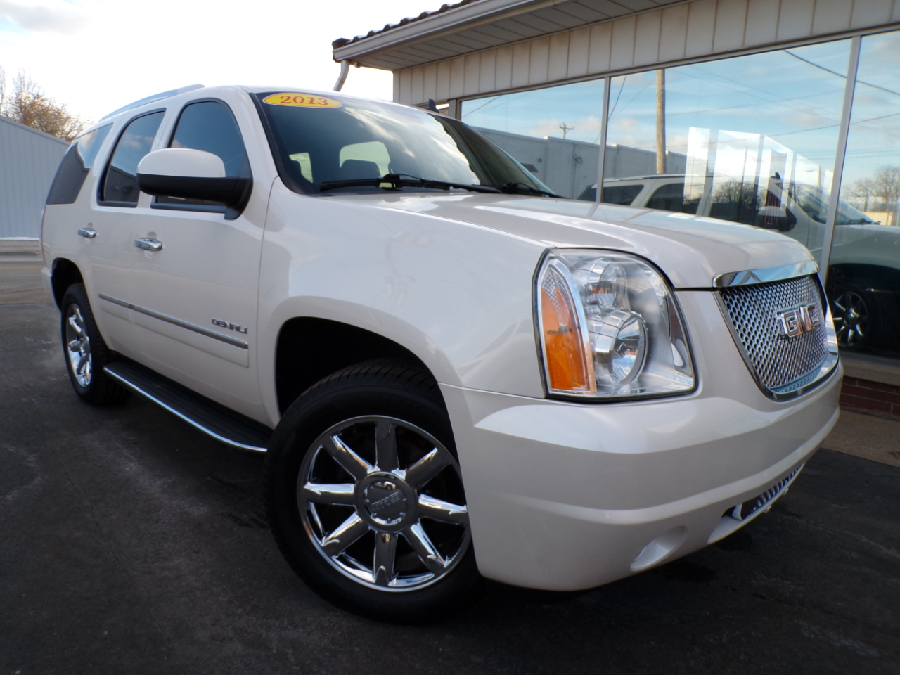 GMC Yukon AWD 4dr 1500 Denali 2013