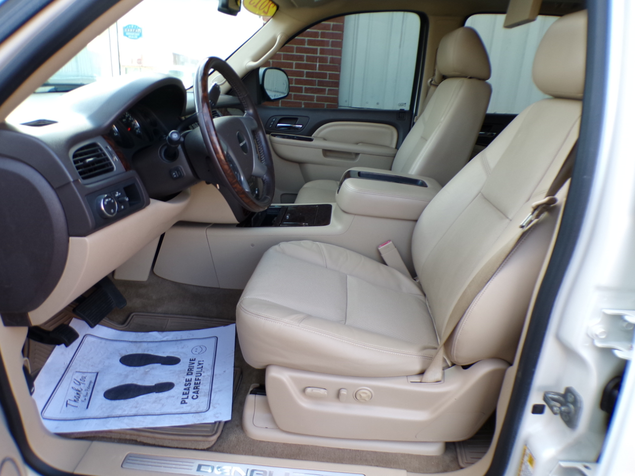 GMC Yukon AWD 4dr 1500 Denali 2013