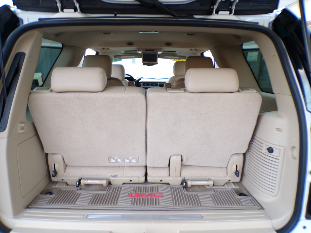 GMC Yukon AWD 4dr 1500 Denali 2013