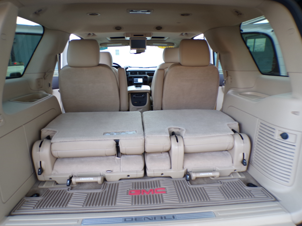 GMC Yukon AWD 4dr 1500 Denali 2013