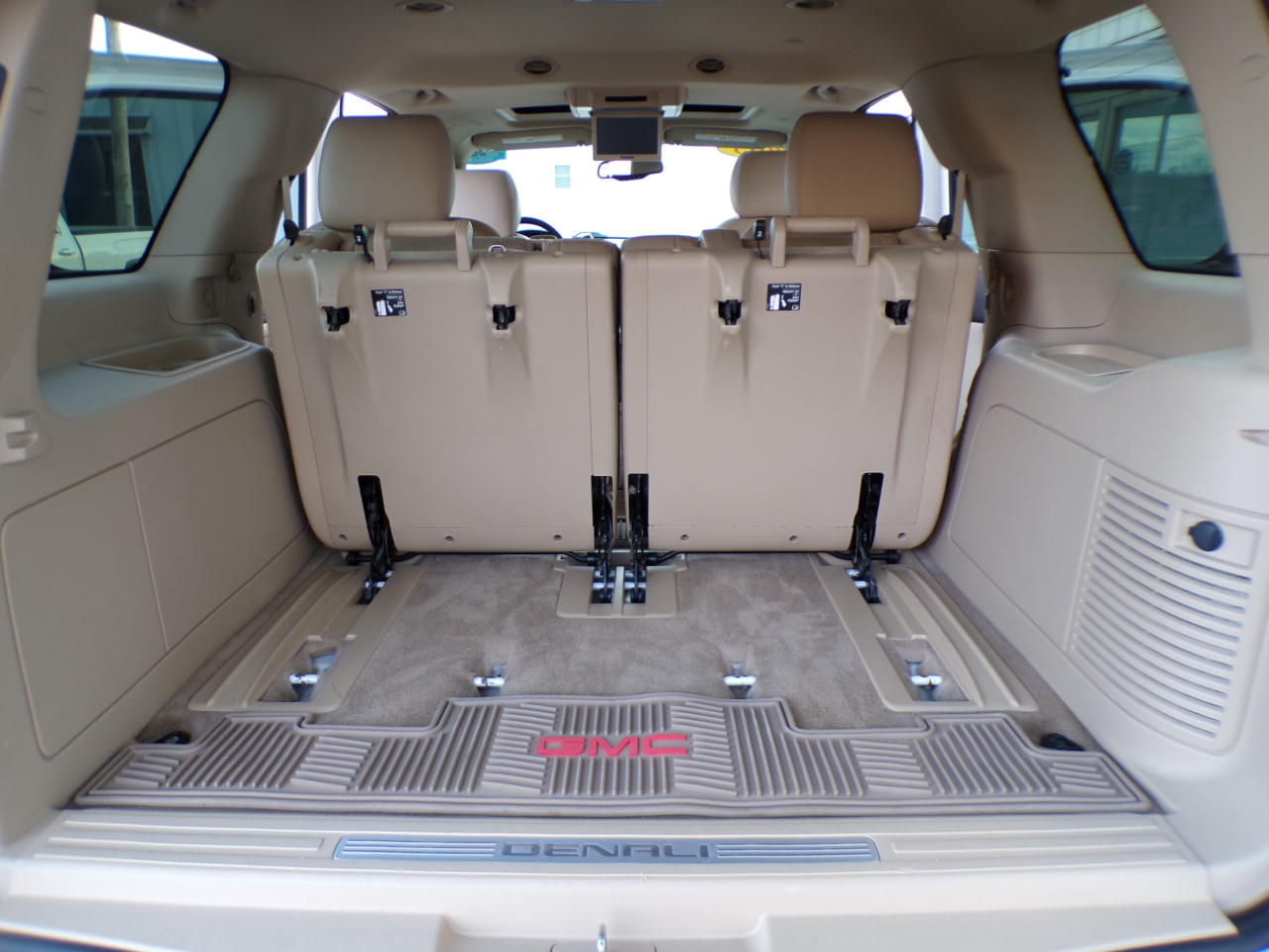 GMC Yukon AWD 4dr 1500 Denali 2013