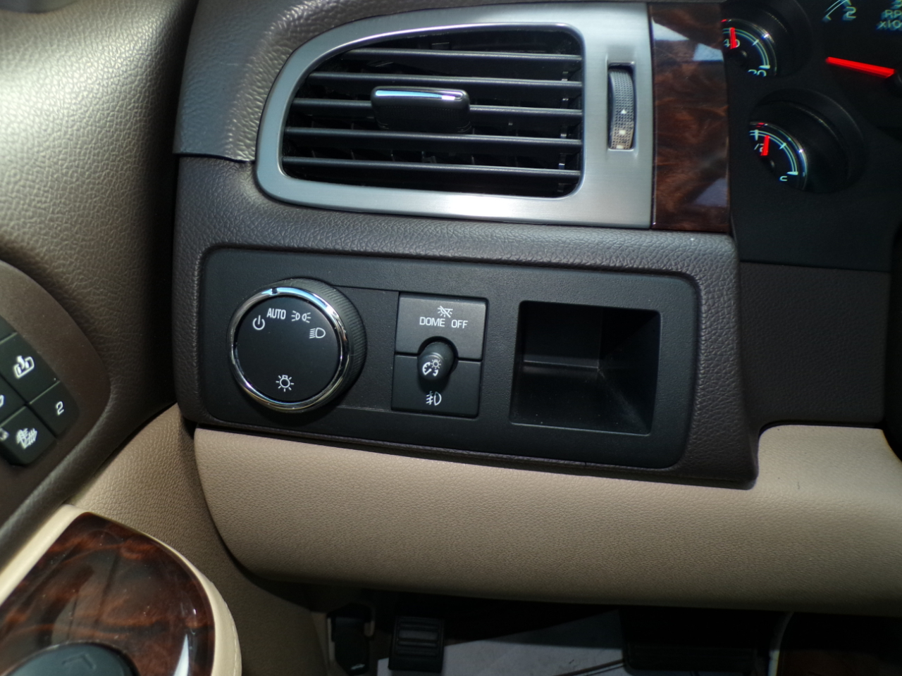 GMC Yukon AWD 4dr 1500 Denali 2013