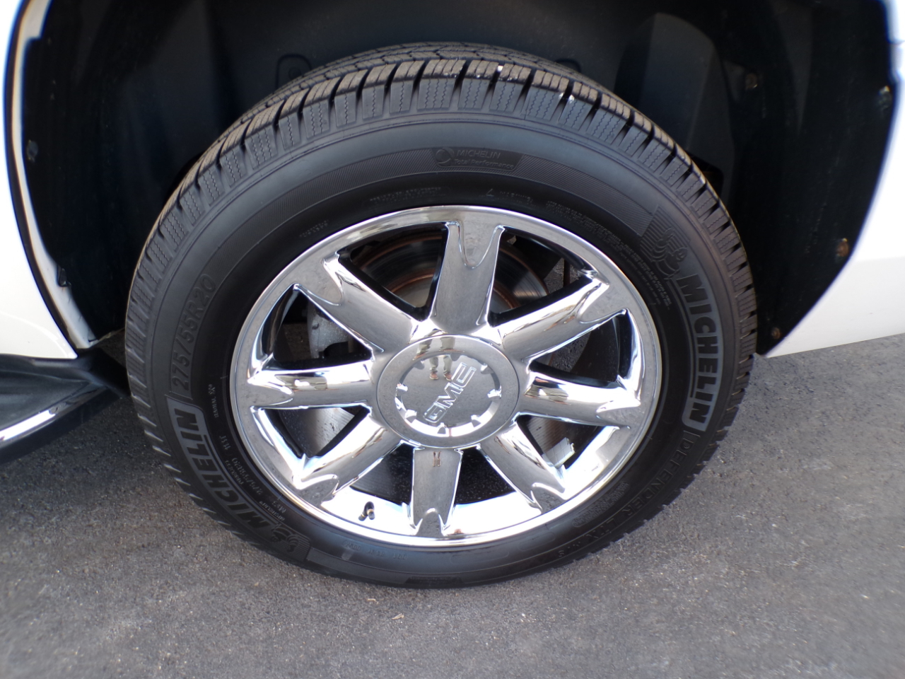 GMC Yukon AWD 4dr 1500 Denali 2013