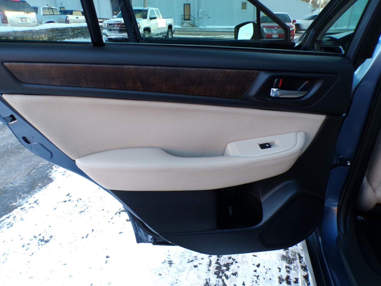 Subaru Outback 4dr Wgn 2.5i Limited 2015