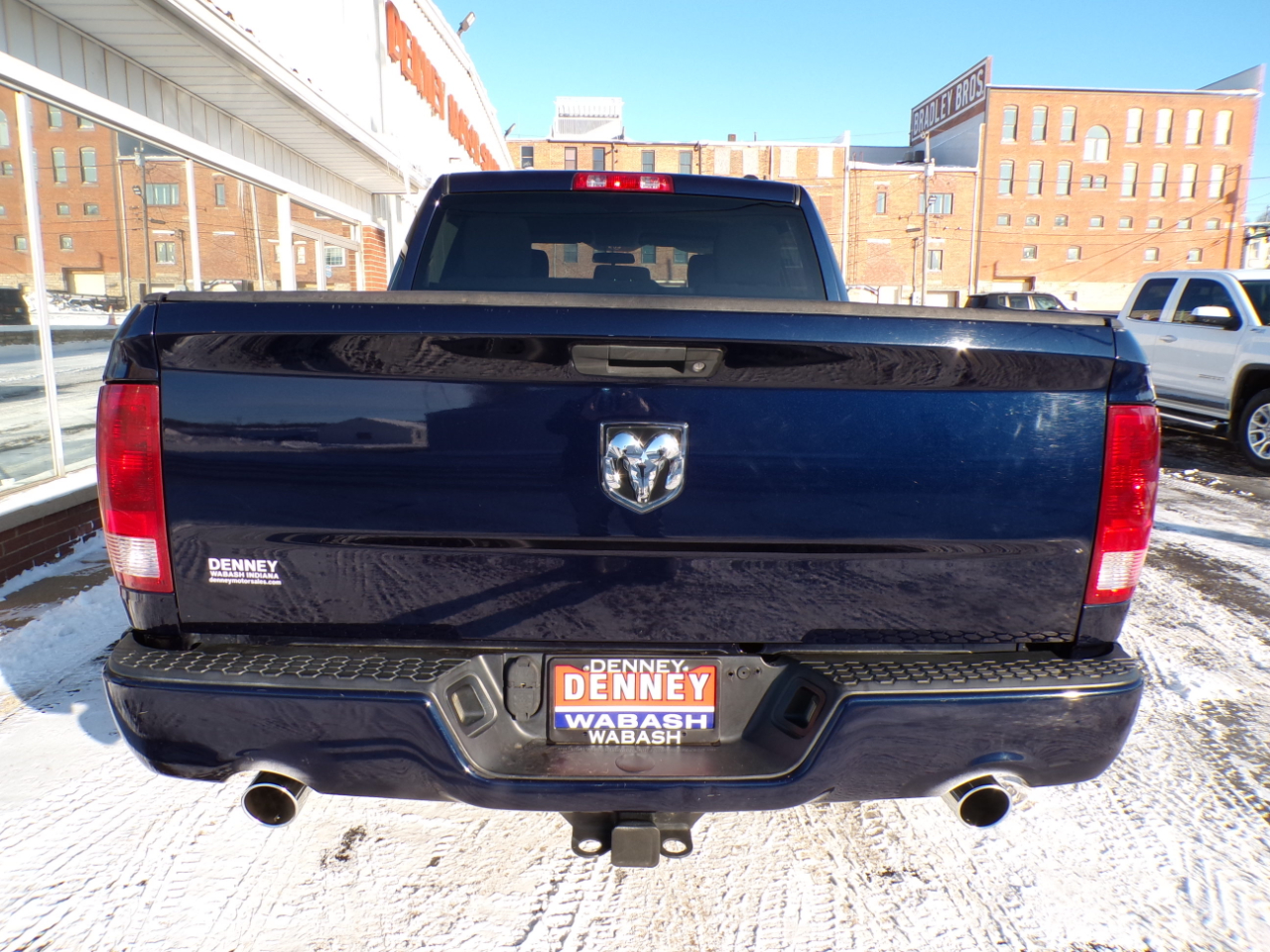 RAM 1500 2WD Crew Cab 140.5" Express 2012