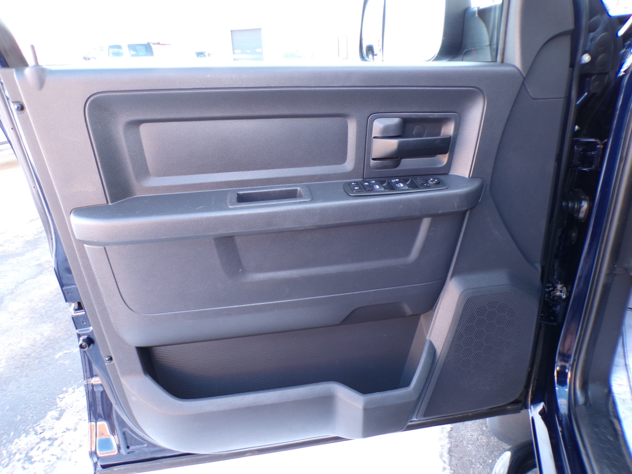 RAM 1500 2WD Crew Cab 140.5" Express 2012