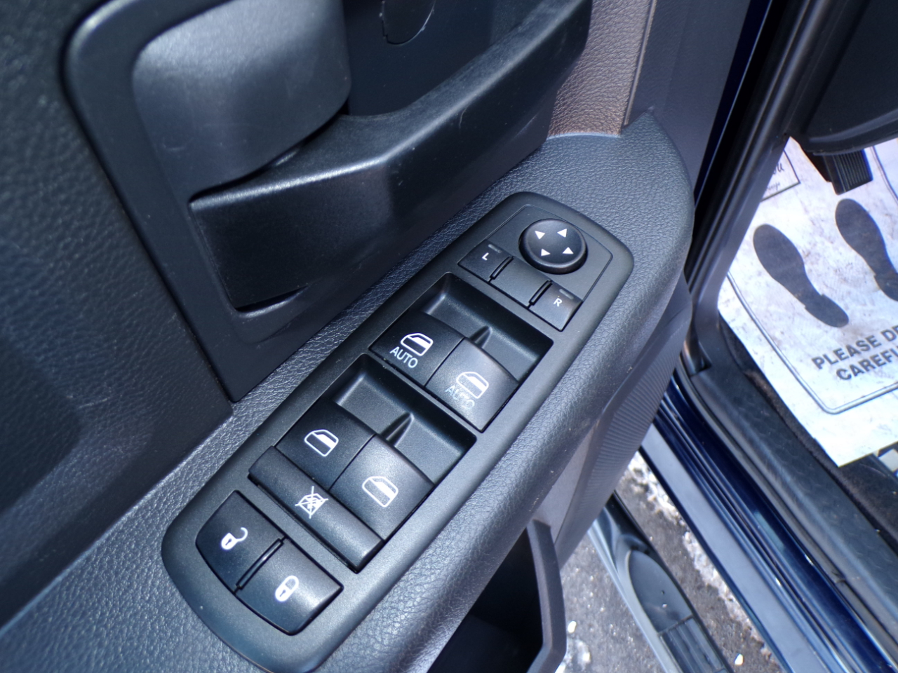 RAM 1500 2WD Crew Cab 140.5" Express 2012