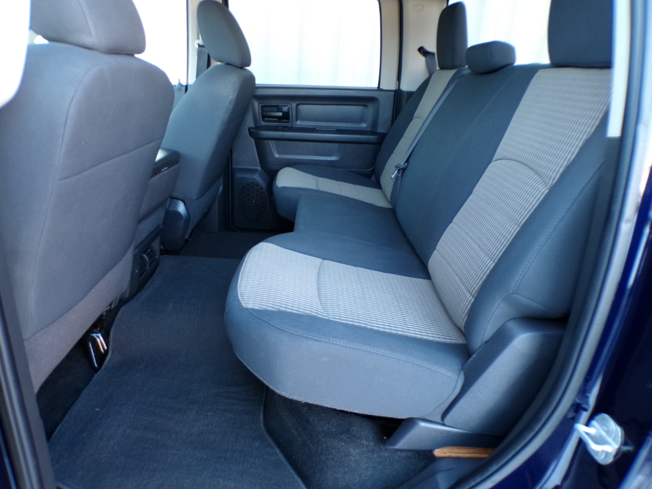 RAM 1500 2WD Crew Cab 140.5" Express 2012