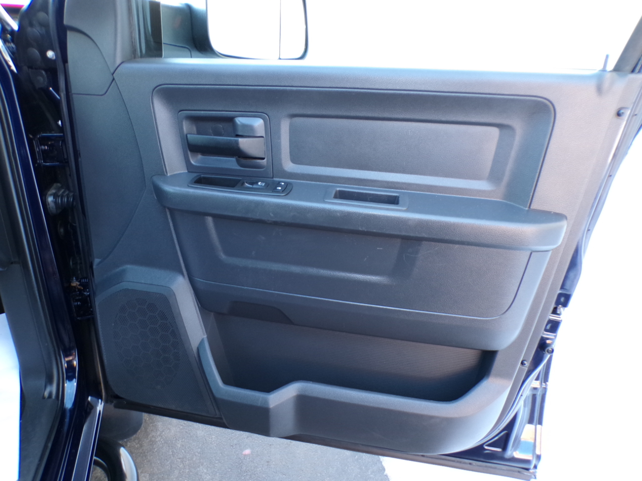 RAM 1500 2WD Crew Cab 140.5" Express 2012