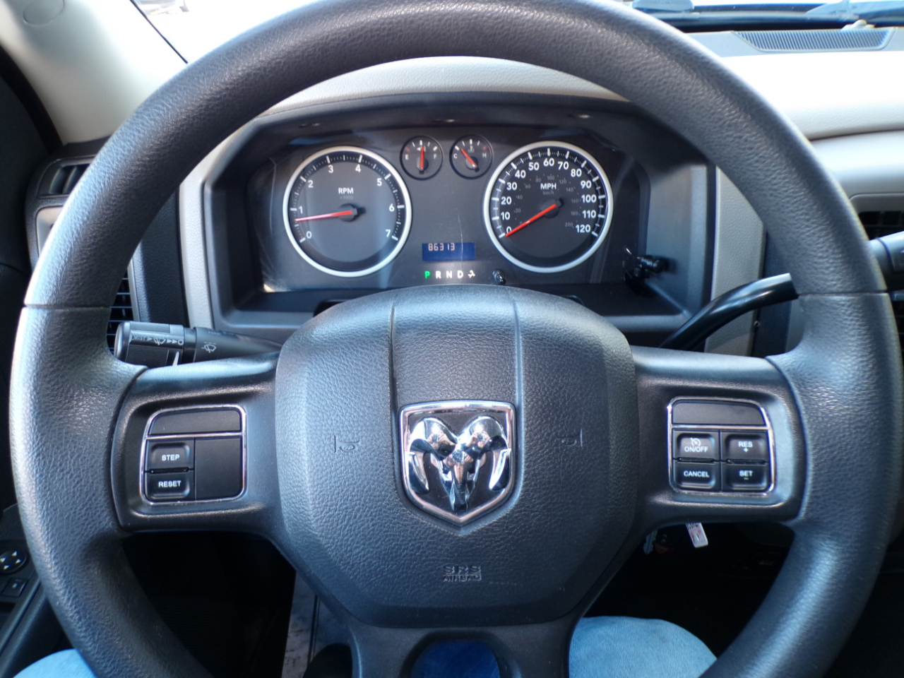 RAM 1500 2WD Crew Cab 140.5" Express 2012