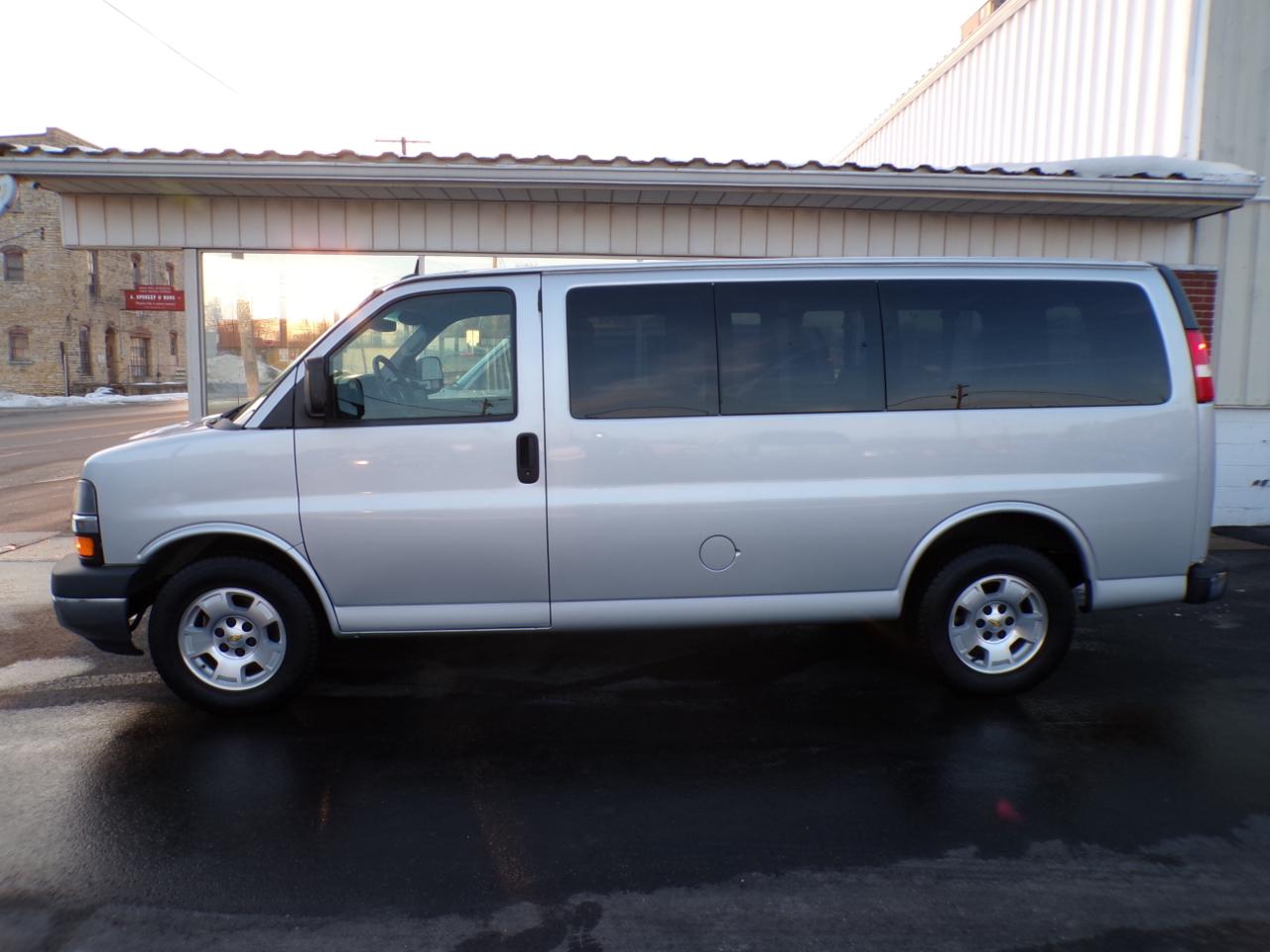 Chevrolet Express Passenger RWD 1500 135" LT 2014