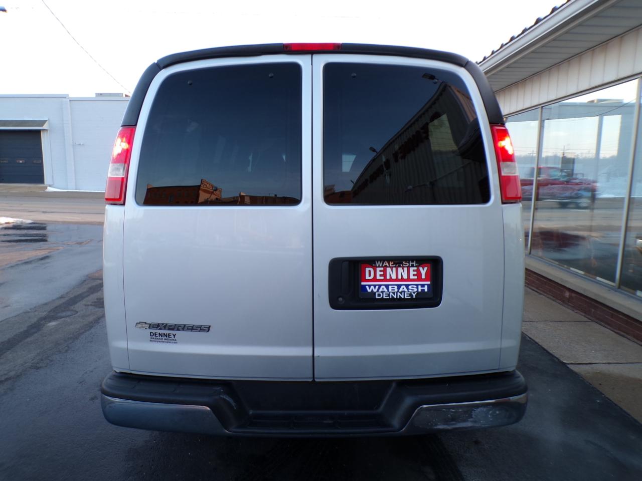 Chevrolet Express Passenger RWD 1500 135" LT 2014