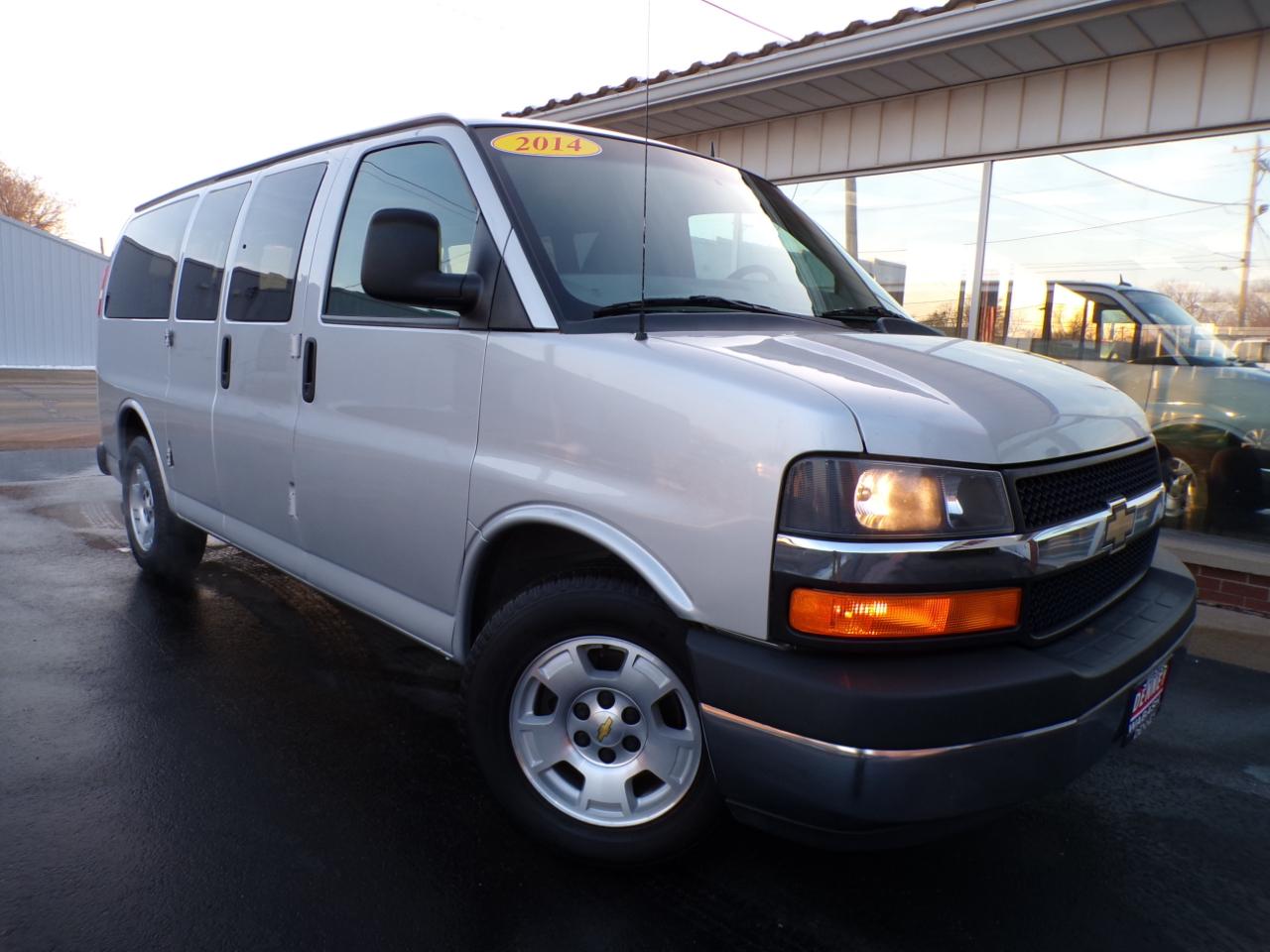 Chevrolet Express Passenger RWD 1500 135" LT 2014