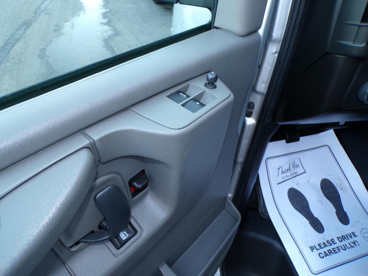 Chevrolet Express Passenger RWD 1500 135" LT 2014