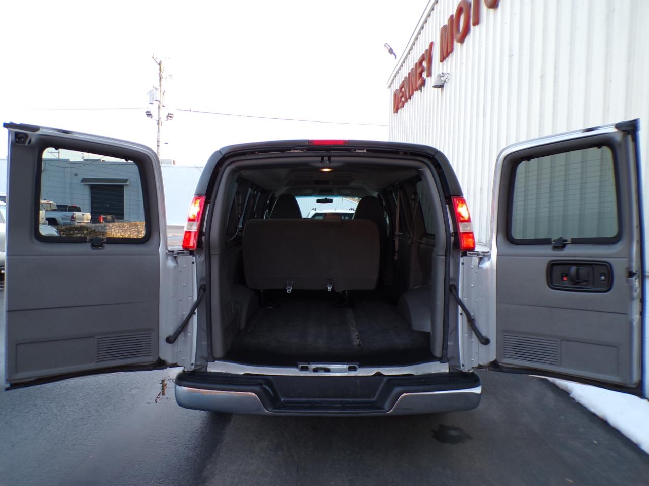 Chevrolet Express Passenger RWD 1500 135" LT 2014