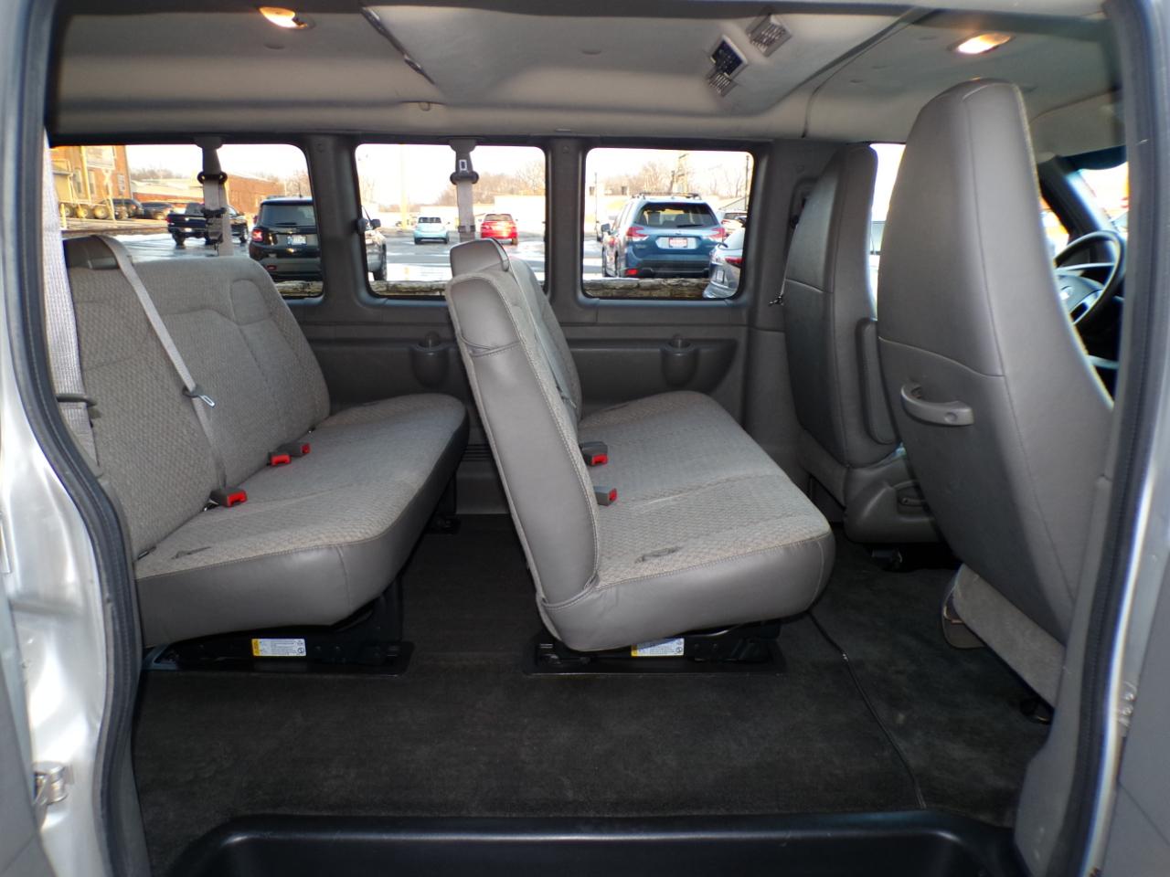 Chevrolet Express Passenger RWD 1500 135" LT 2014