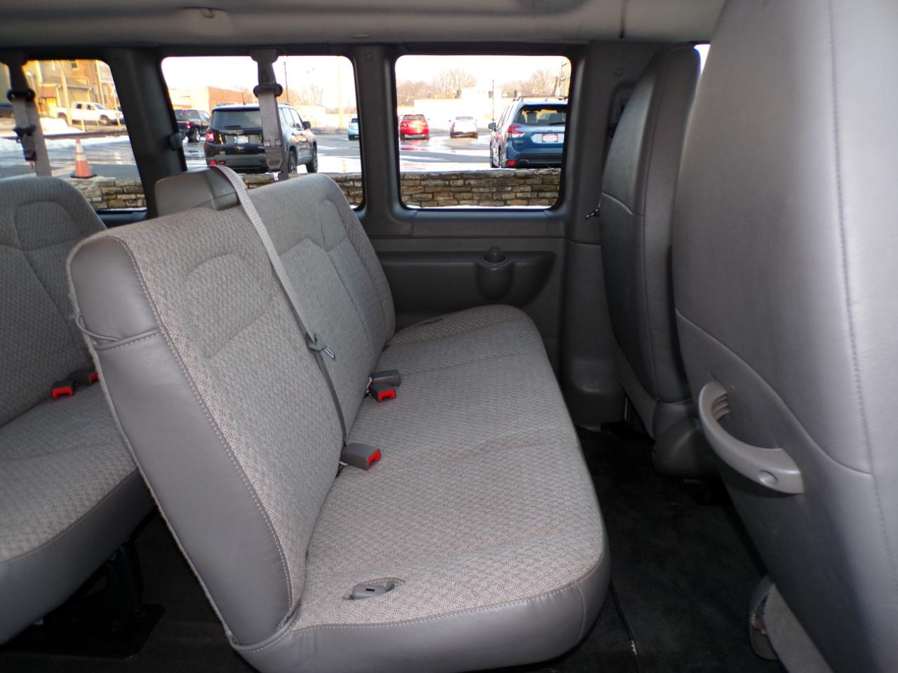 Chevrolet Express Passenger RWD 1500 135" LT 2014