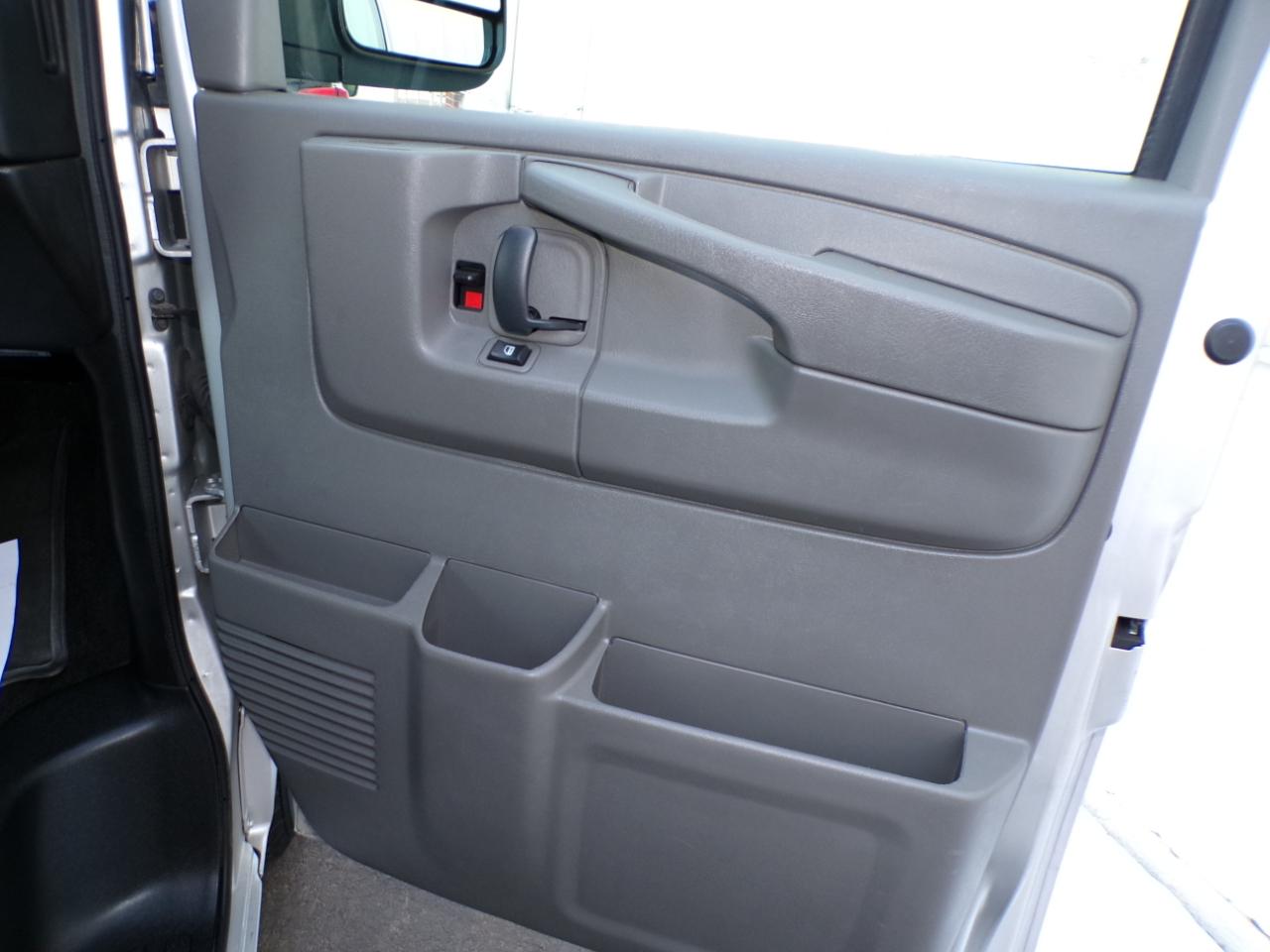 Chevrolet Express Passenger RWD 1500 135" LT 2014