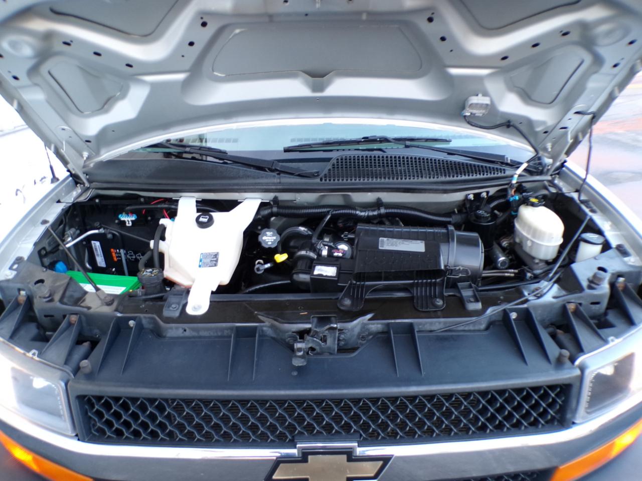 Chevrolet Express Passenger RWD 1500 135" LT 2014