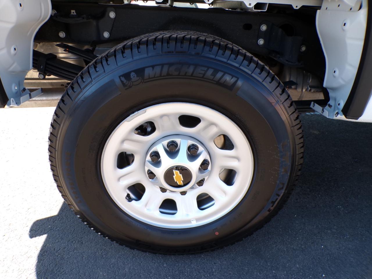 Chevrolet Silverado 3500HD 4WD Reg Cab 142" Work Truck 2025