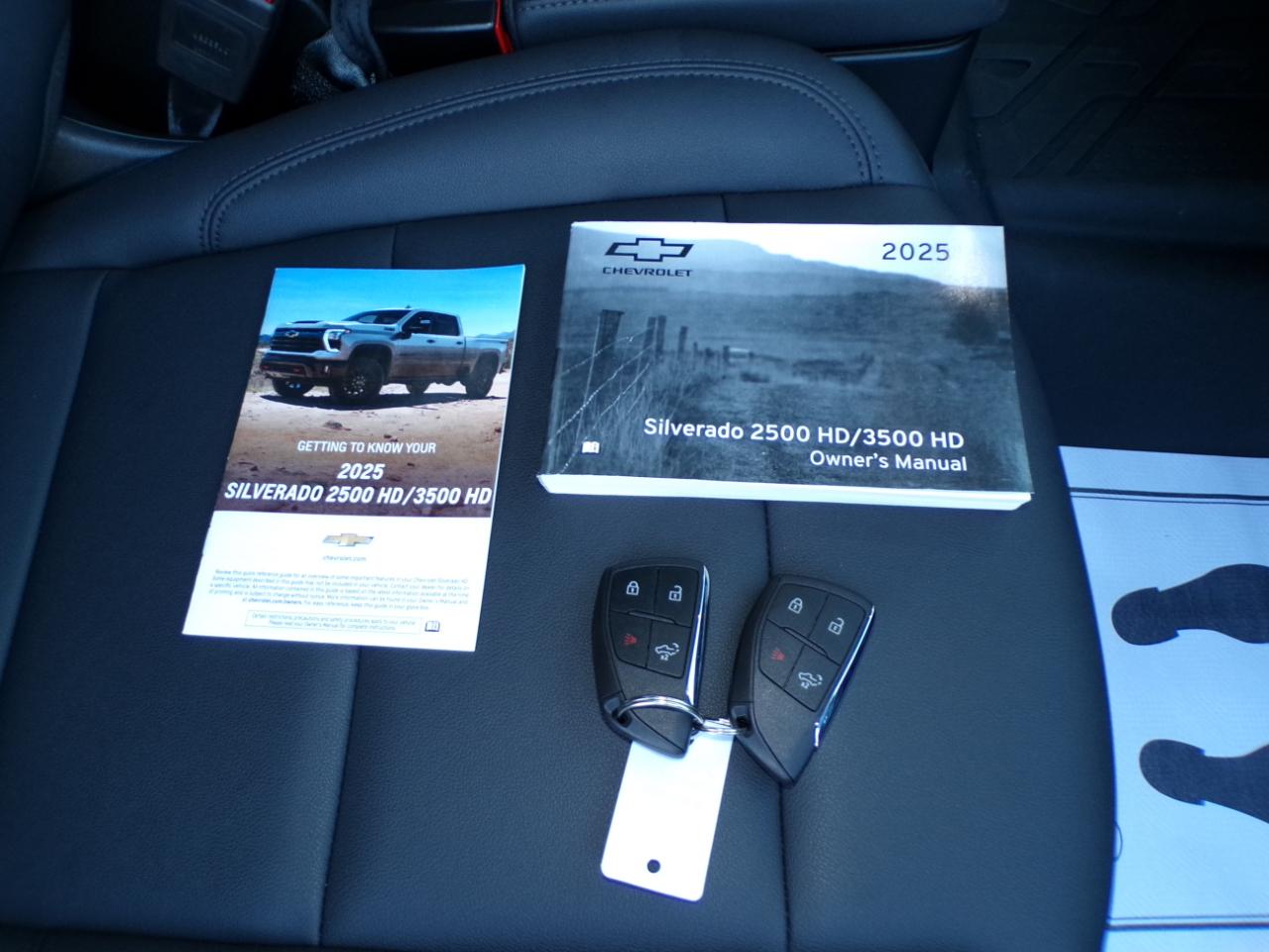 Chevrolet Silverado 3500HD 4WD Reg Cab 142" Work Truck 2025