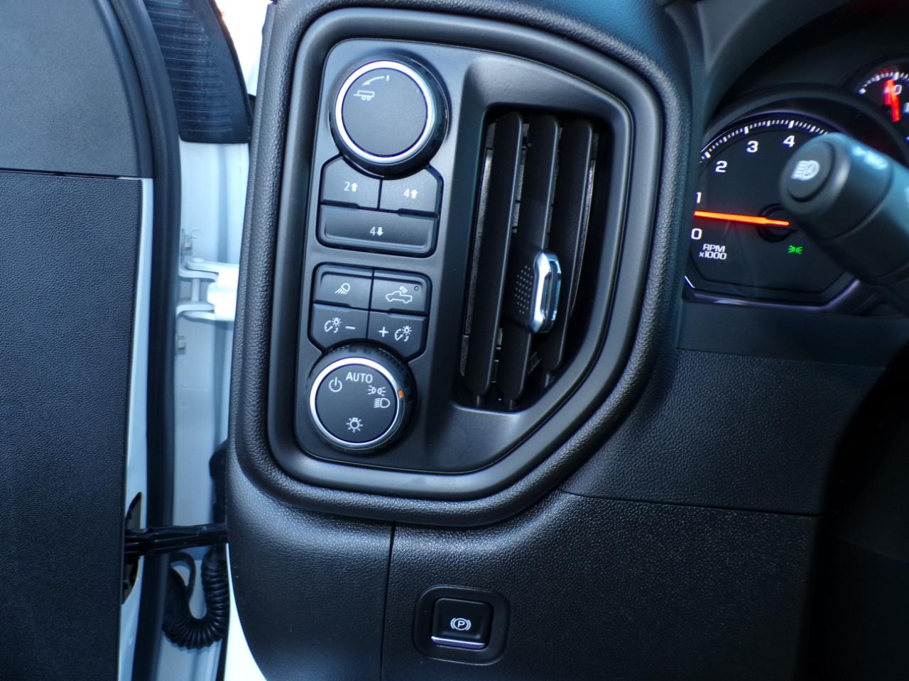 Chevrolet Silverado 3500HD 4WD Reg Cab 142" Work Truck 2025