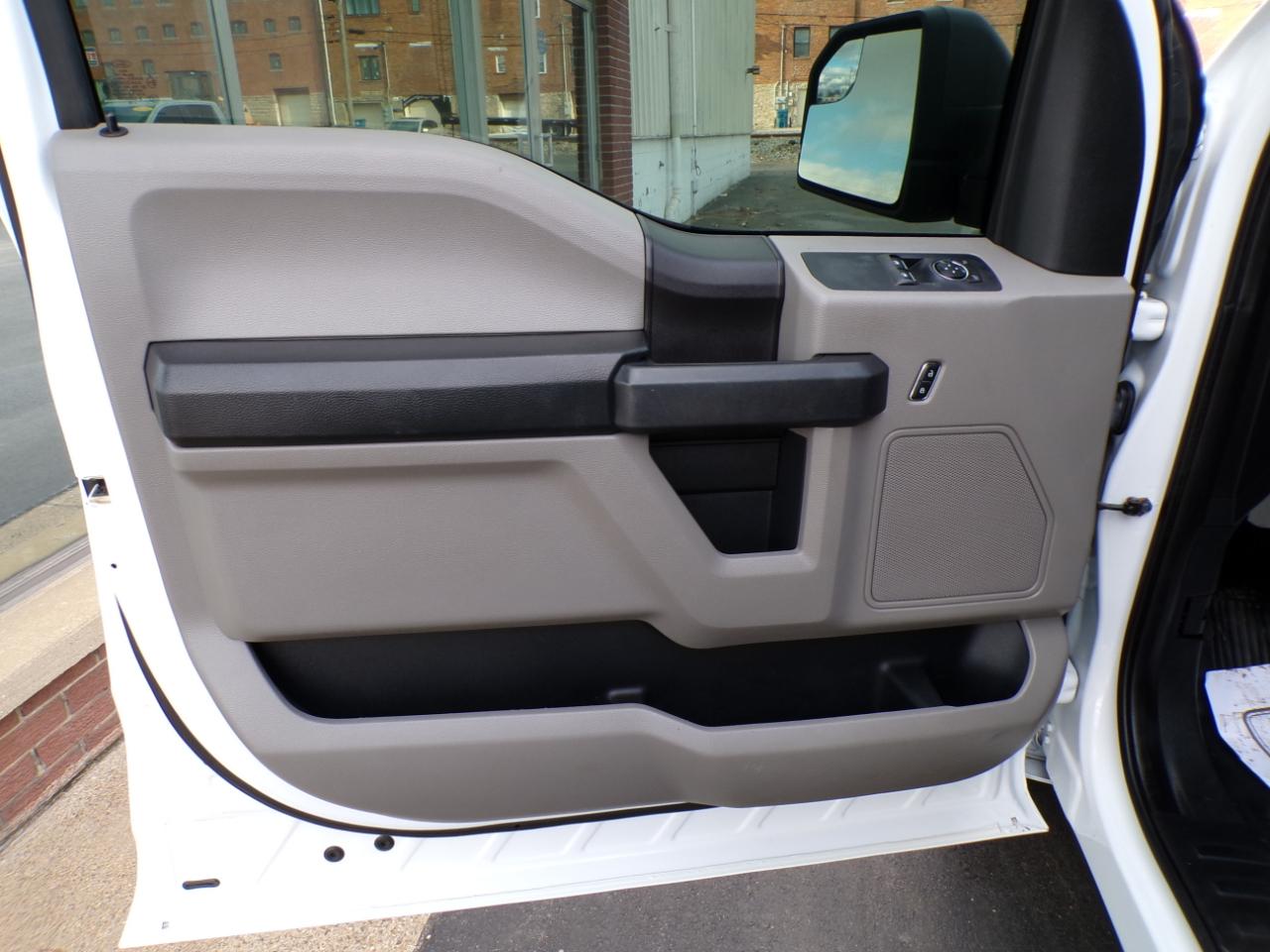 Ford F-150 2WD Reg Cab 122.5" XL 2016