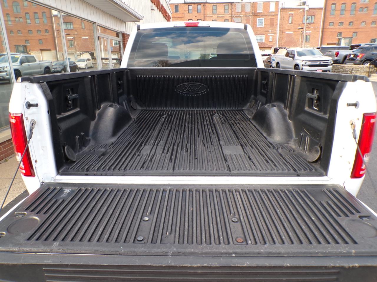 Ford F-150 2WD Reg Cab 122.5" XL 2016