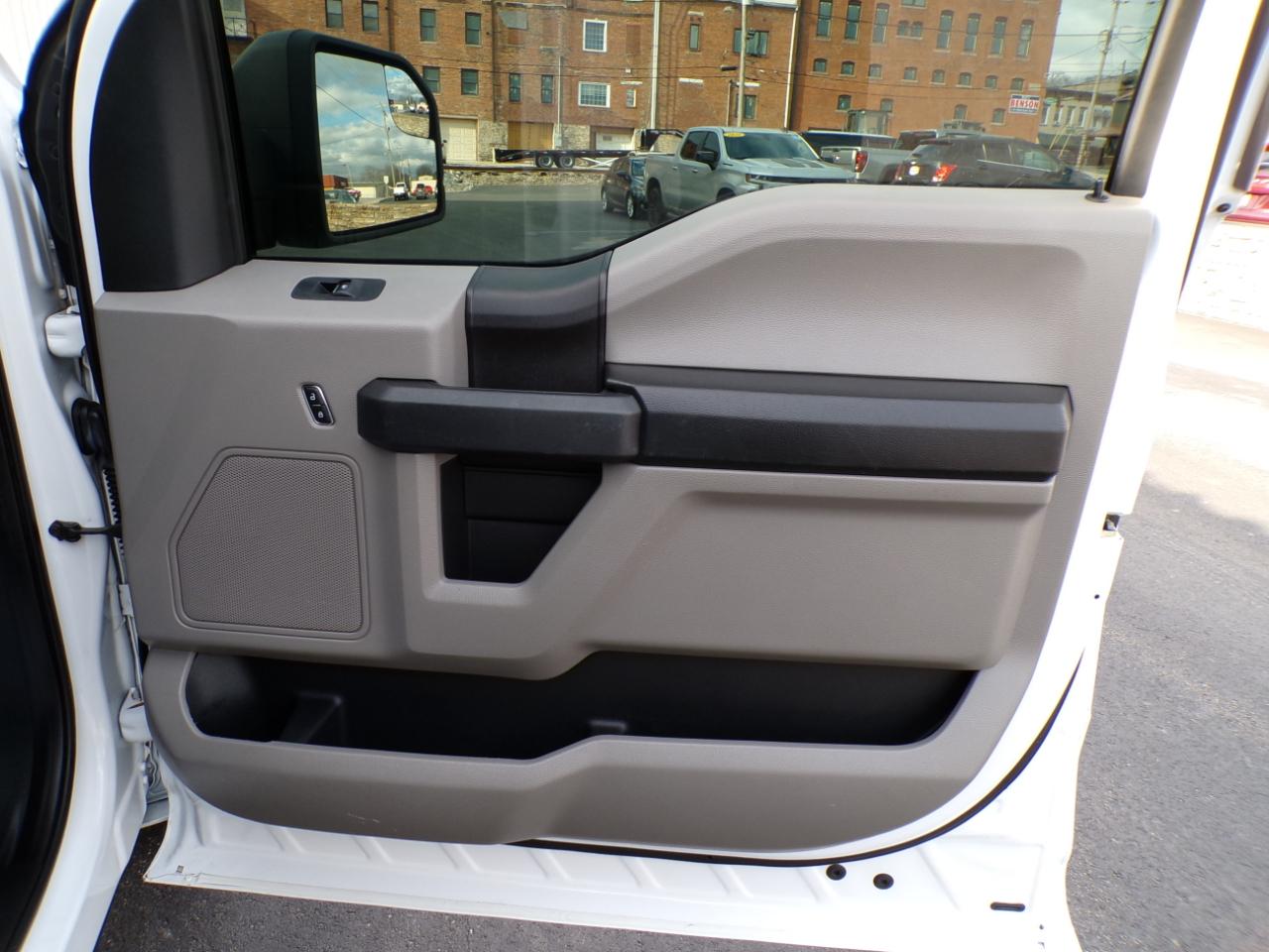 Ford F-150 2WD Reg Cab 122.5" XL 2016