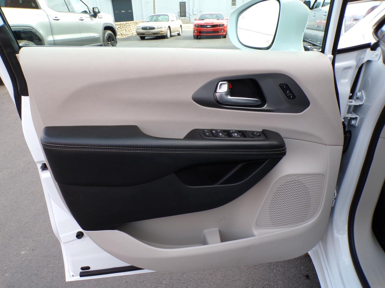 Chrysler Pacifica Touring L FWD 2022