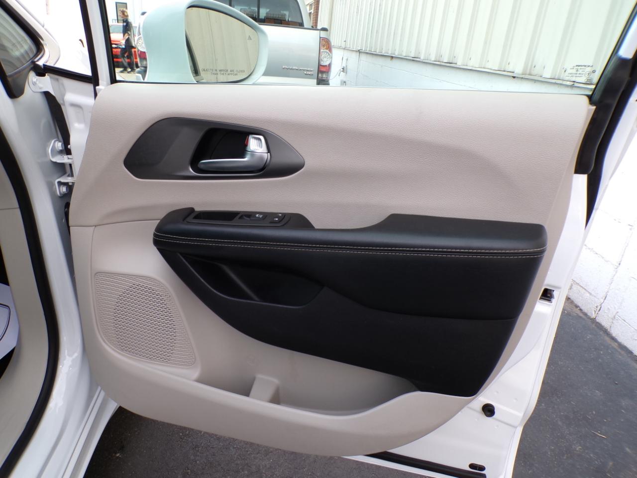 Chrysler Pacifica Touring L FWD 2022