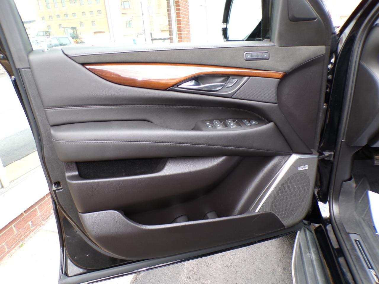 Cadillac Escalade ESV 4WD 4dr Luxury 2019