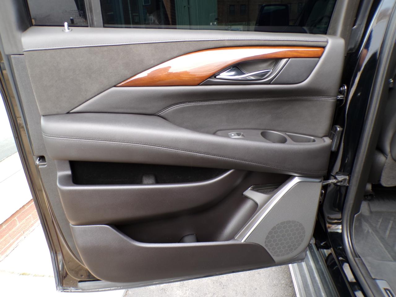 Cadillac Escalade ESV 4WD 4dr Luxury 2019