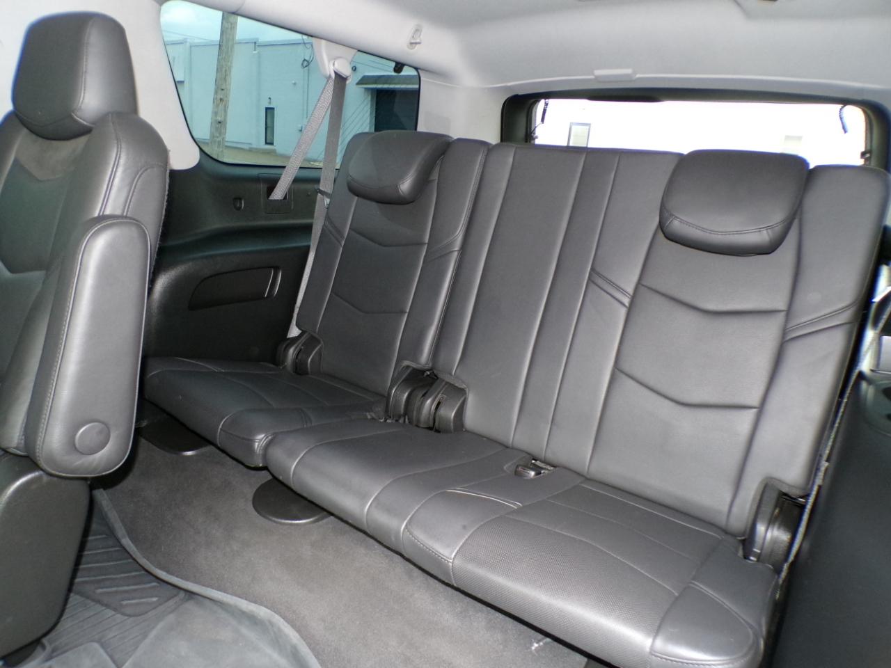 Cadillac Escalade ESV 4WD 4dr Luxury 2019