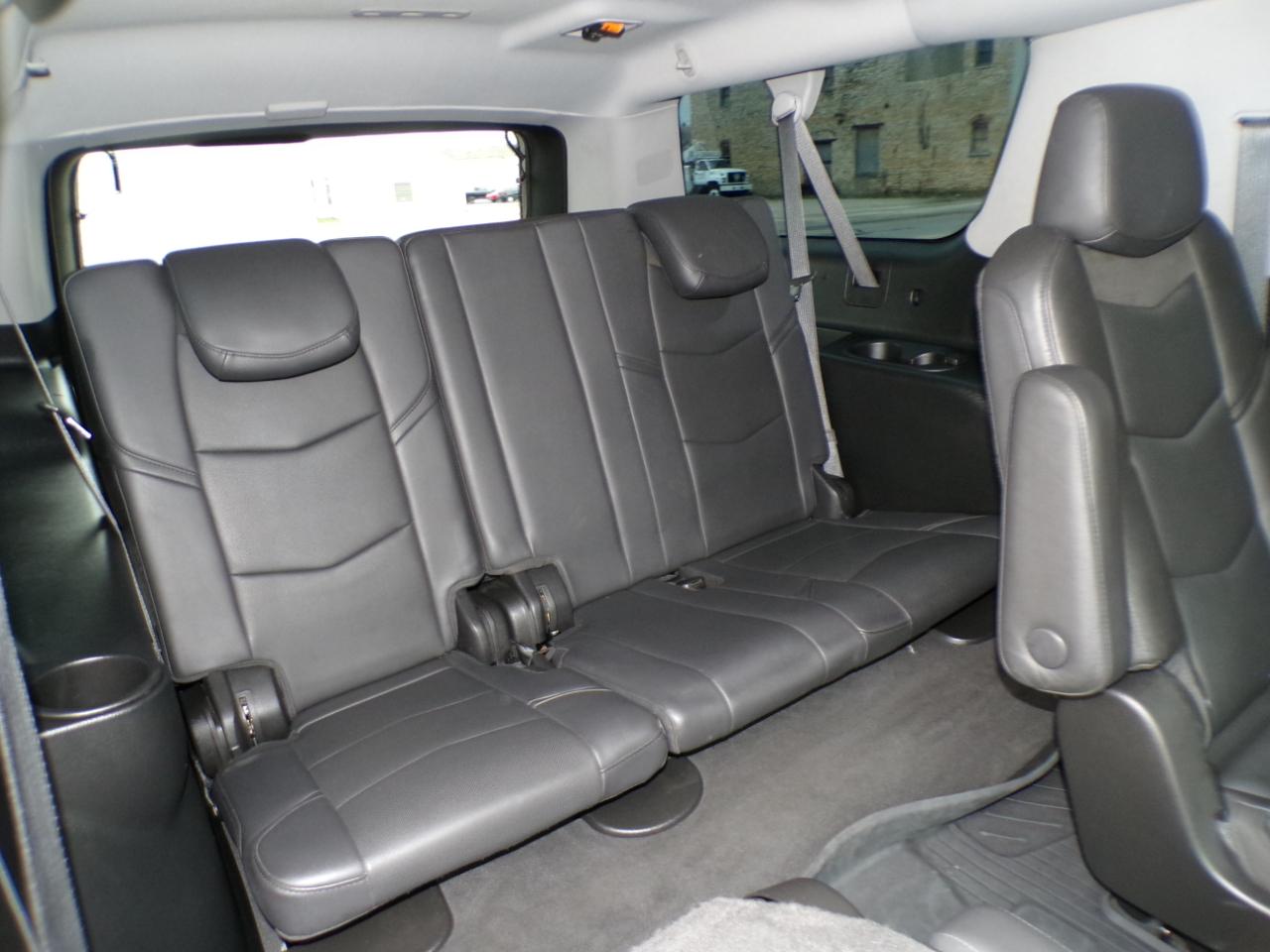 Cadillac Escalade ESV 4WD 4dr Luxury 2019