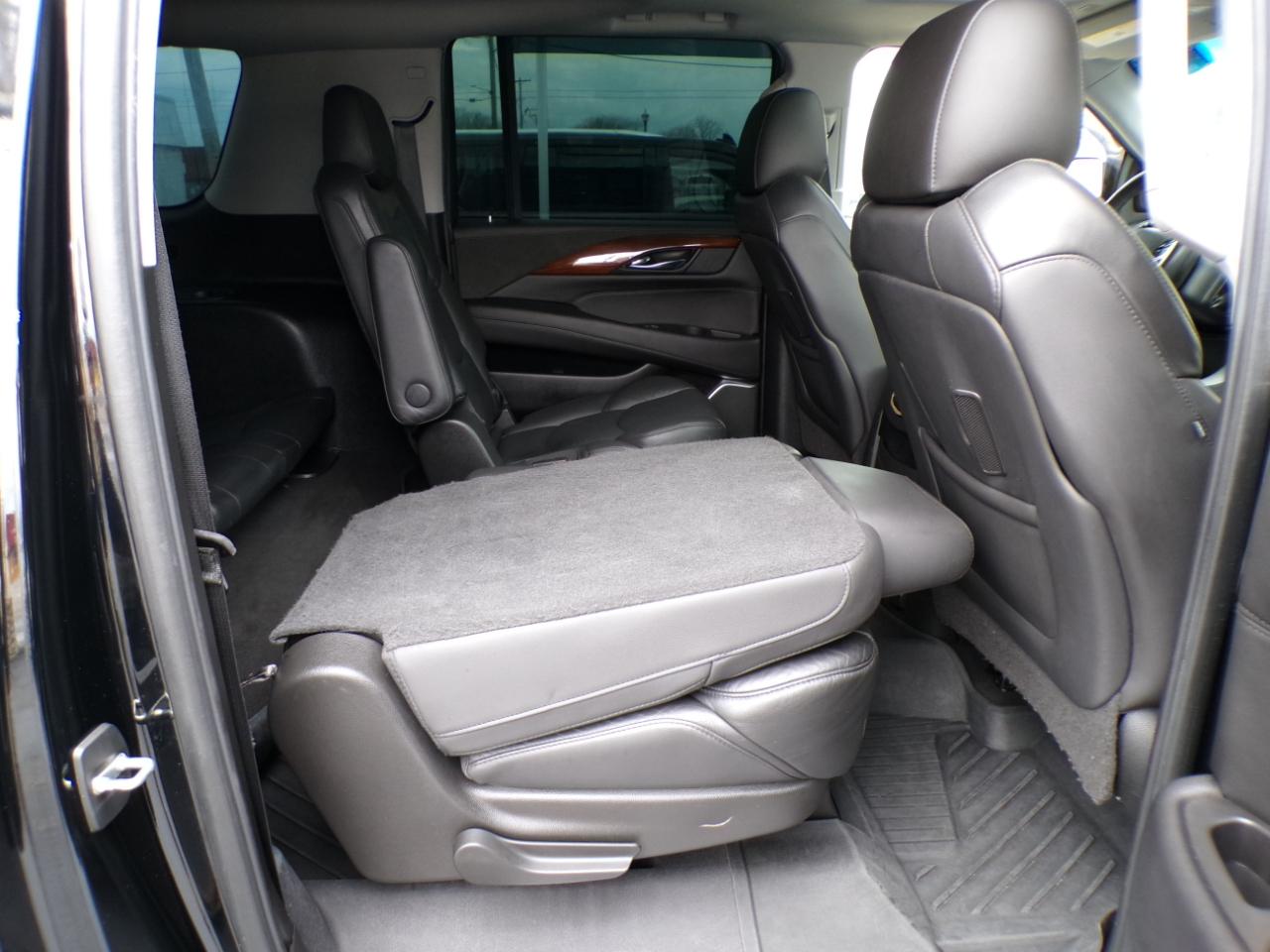 Cadillac Escalade ESV 4WD 4dr Luxury 2019