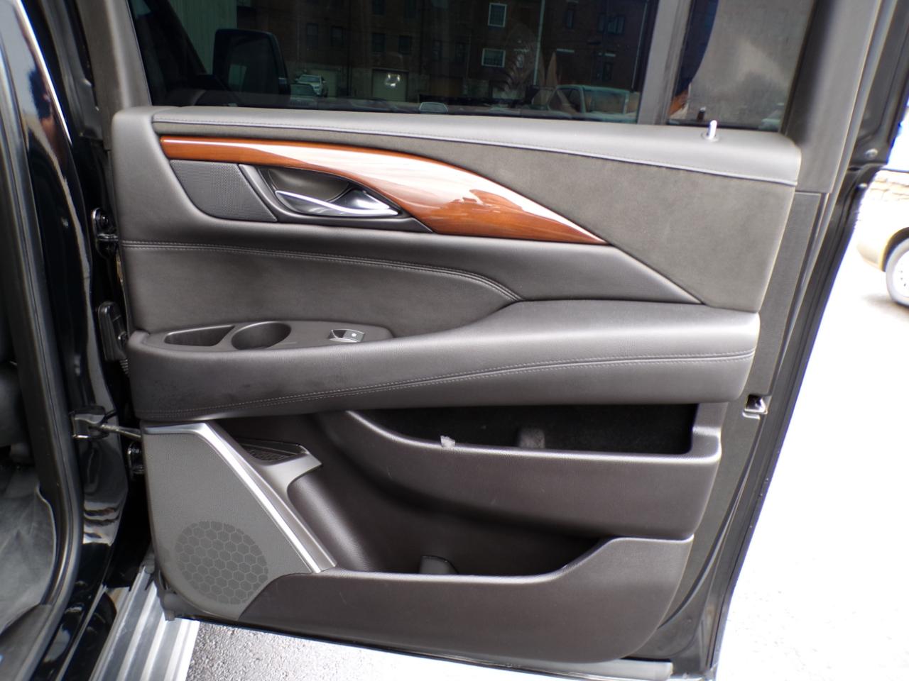 Cadillac Escalade ESV 4WD 4dr Luxury 2019