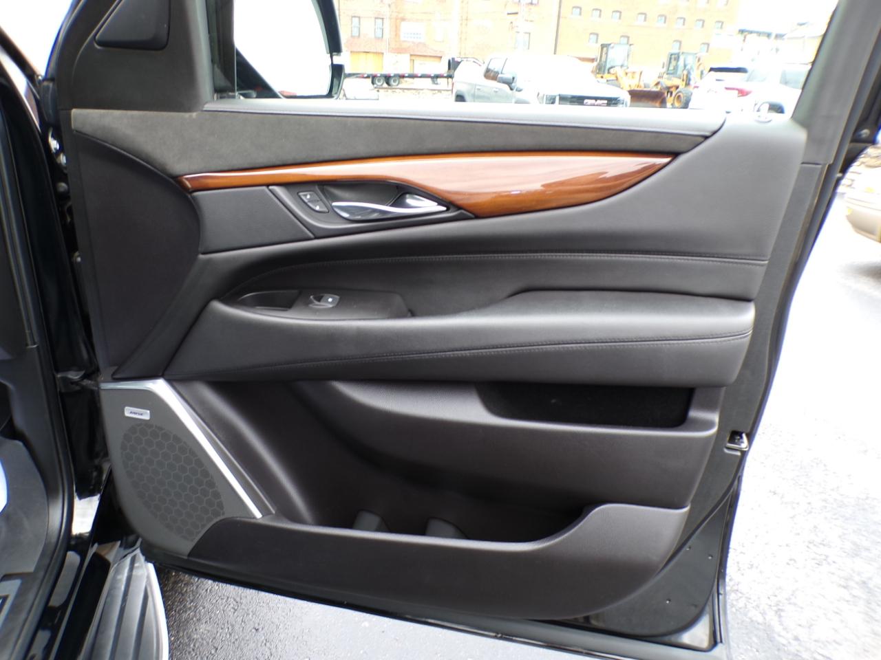 Cadillac Escalade ESV 4WD 4dr Luxury 2019