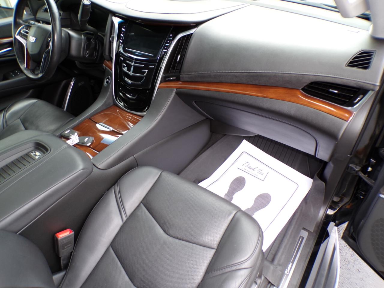 Cadillac Escalade ESV 4WD 4dr Luxury 2019