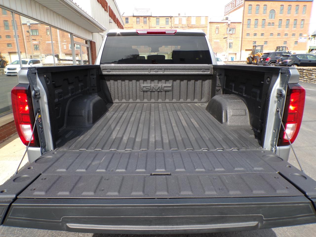 GMC Sierra 1500 4WD Crew Cab 147" Elevation w/3SB 2026