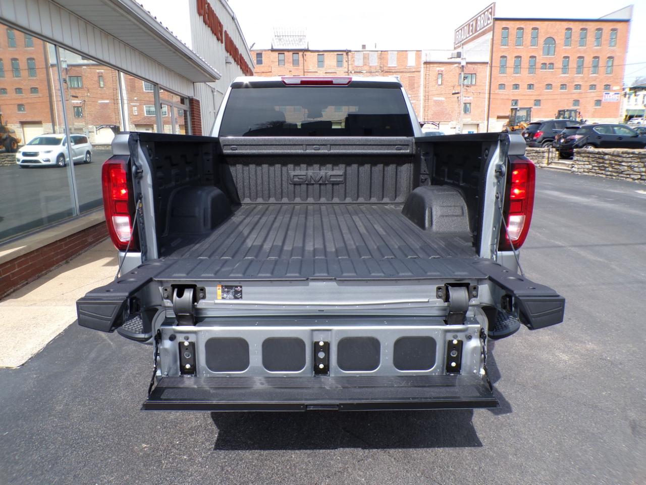 GMC Sierra 1500 4WD Crew Cab 147" Elevation w/3SB 2026