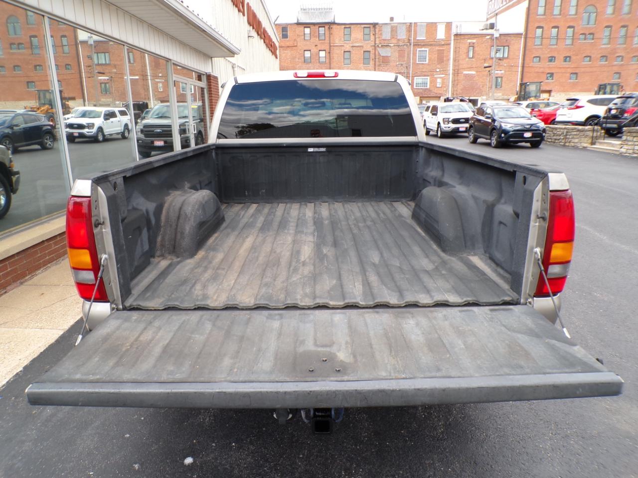 Chevrolet Silverado 1500 Ext Cab 143.5" WB LT 2002