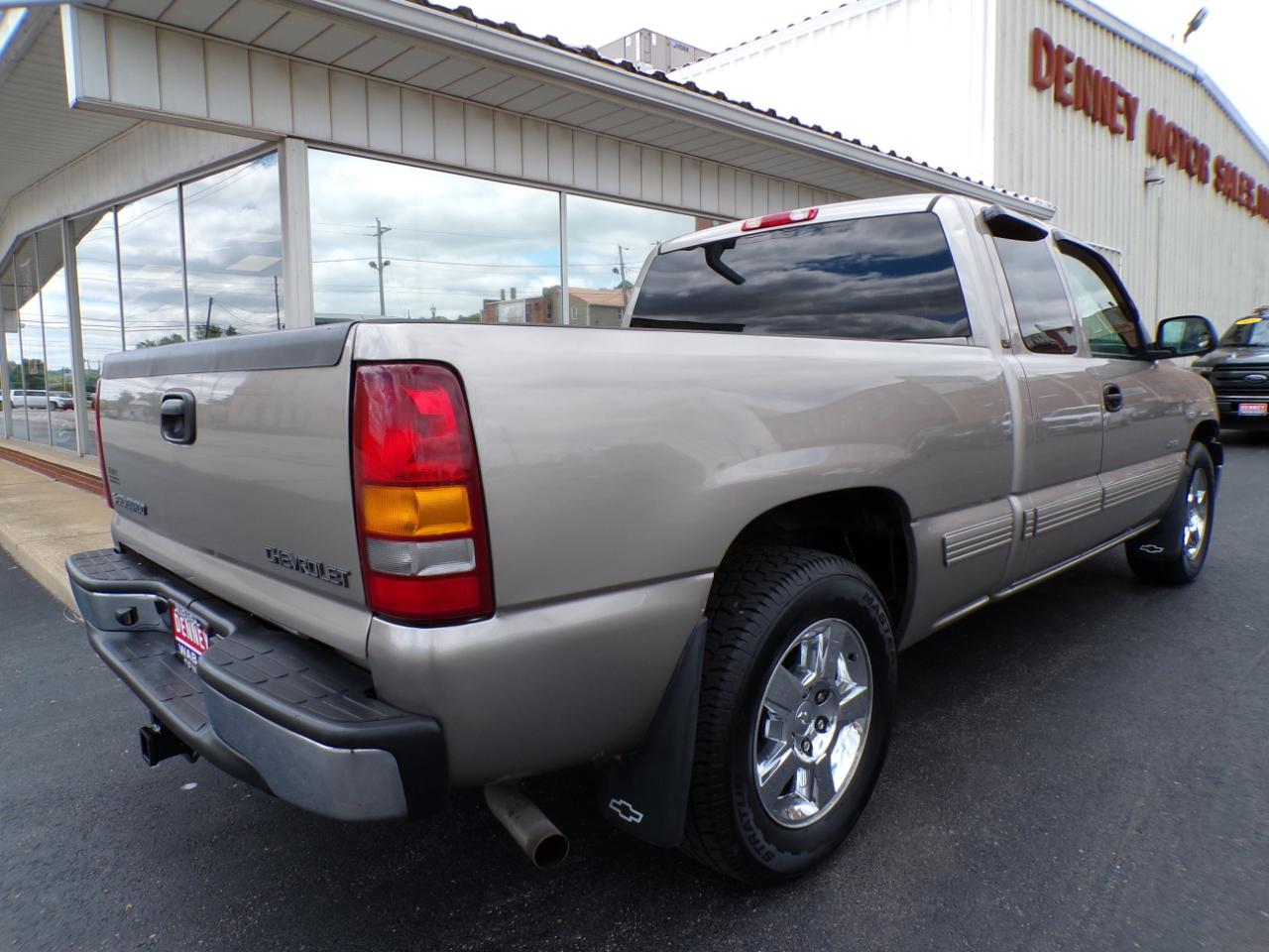 Chevrolet Silverado 1500 Ext Cab 143.5" WB LT 2002