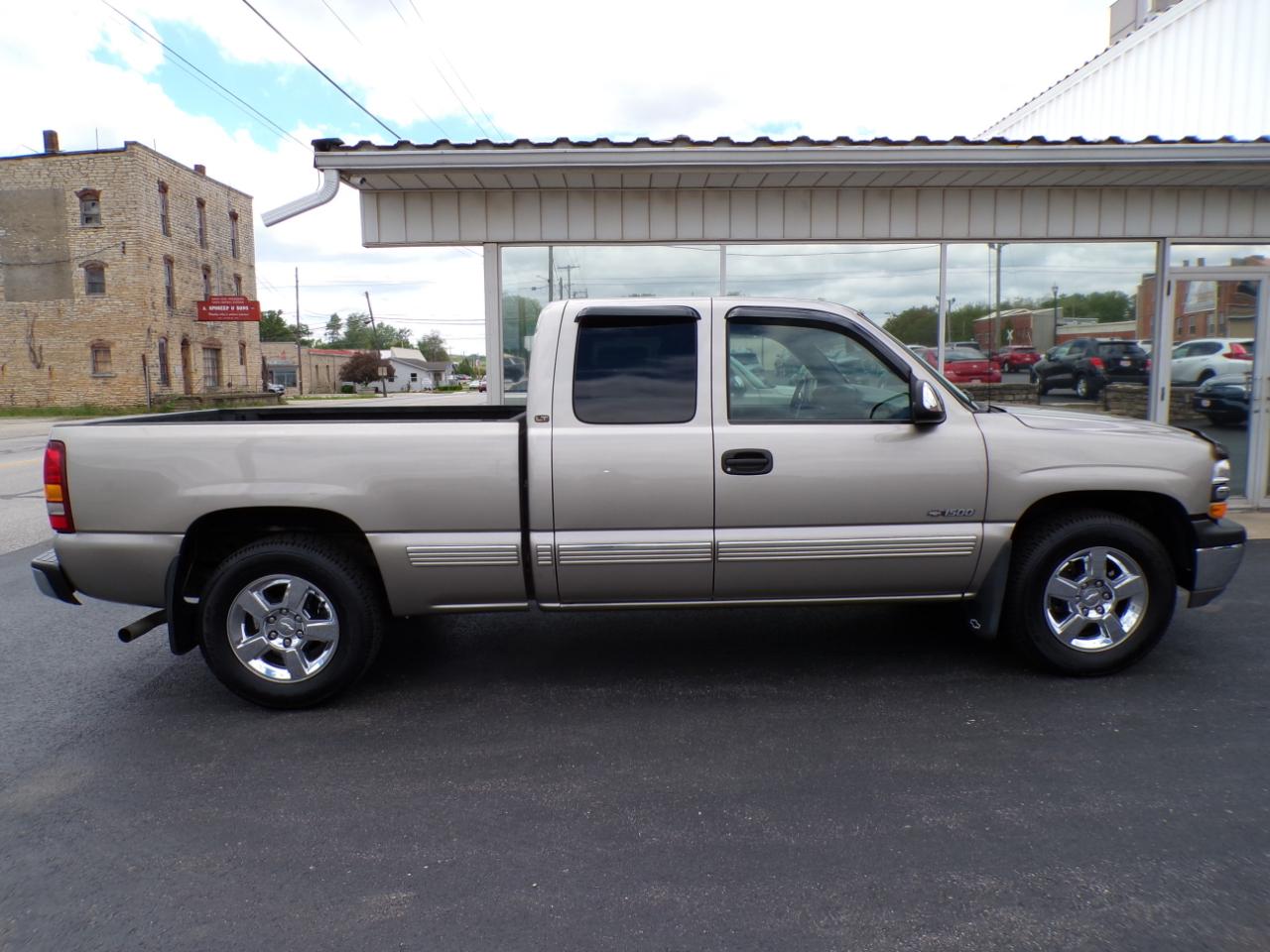 Chevrolet Silverado 1500 Ext Cab 143.5" WB LT 2002