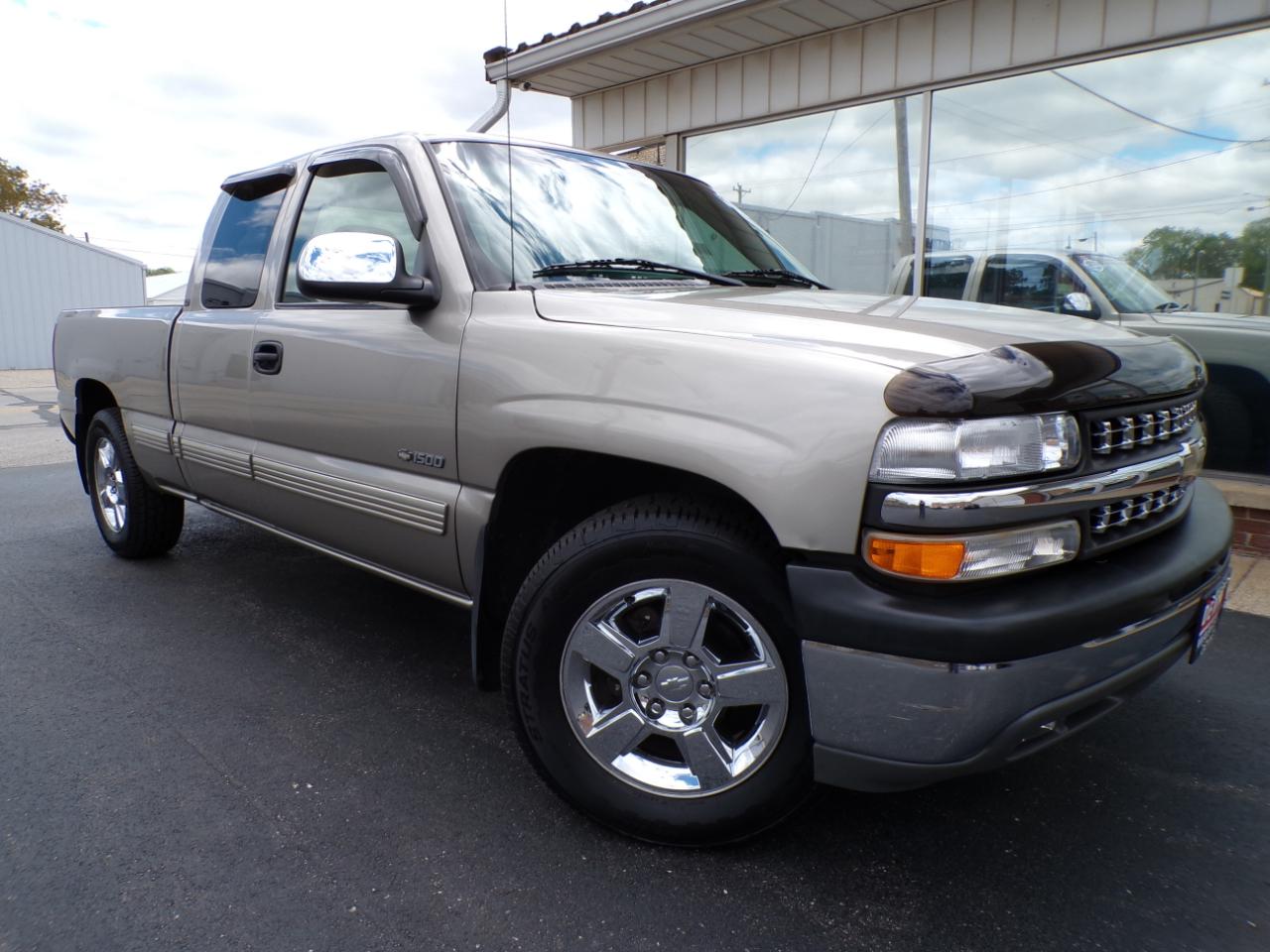 Chevrolet Silverado 1500 Ext Cab 143.5" WB LT 2002