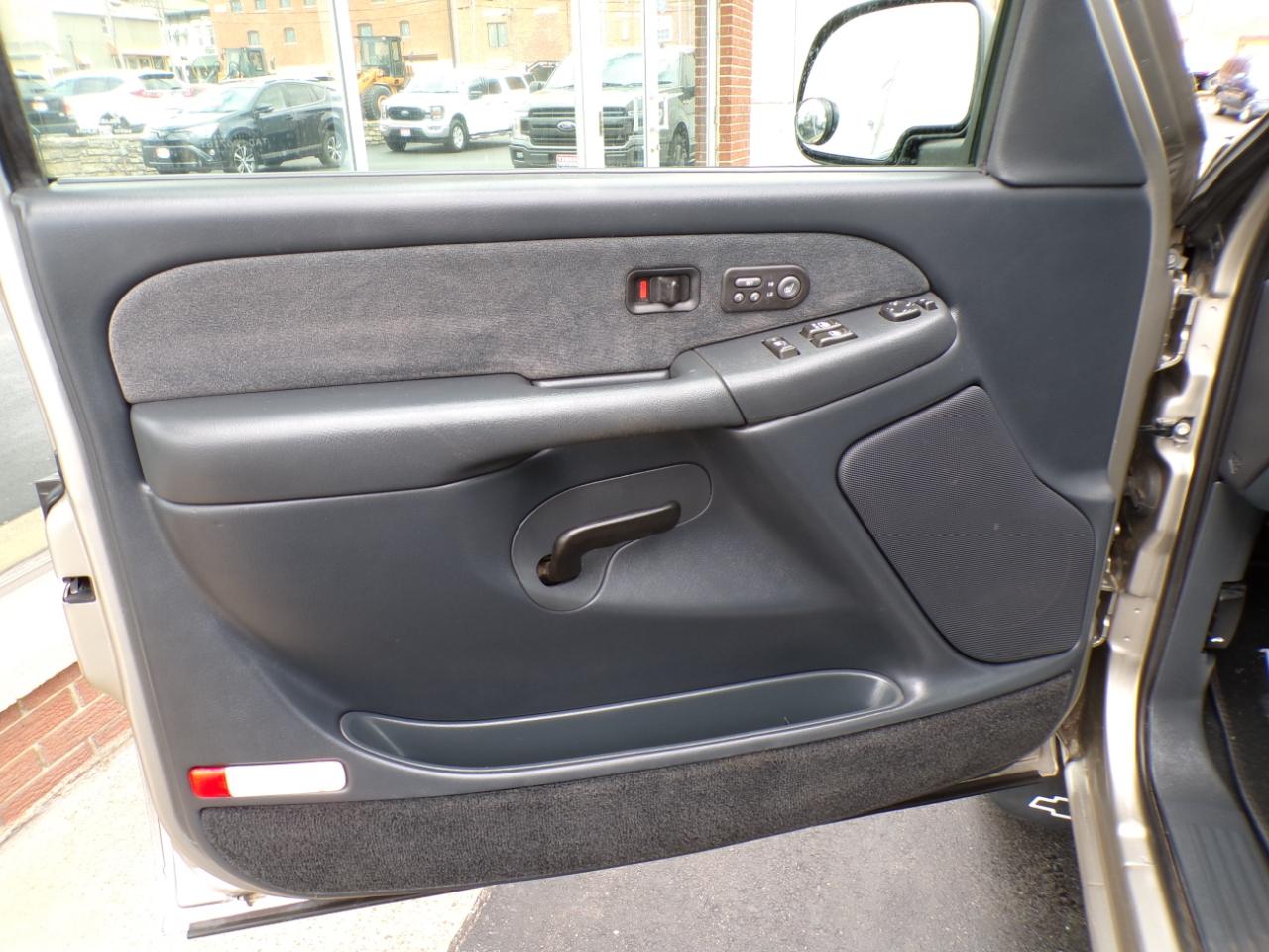 Chevrolet Silverado 1500 Ext Cab 143.5" WB LT 2002