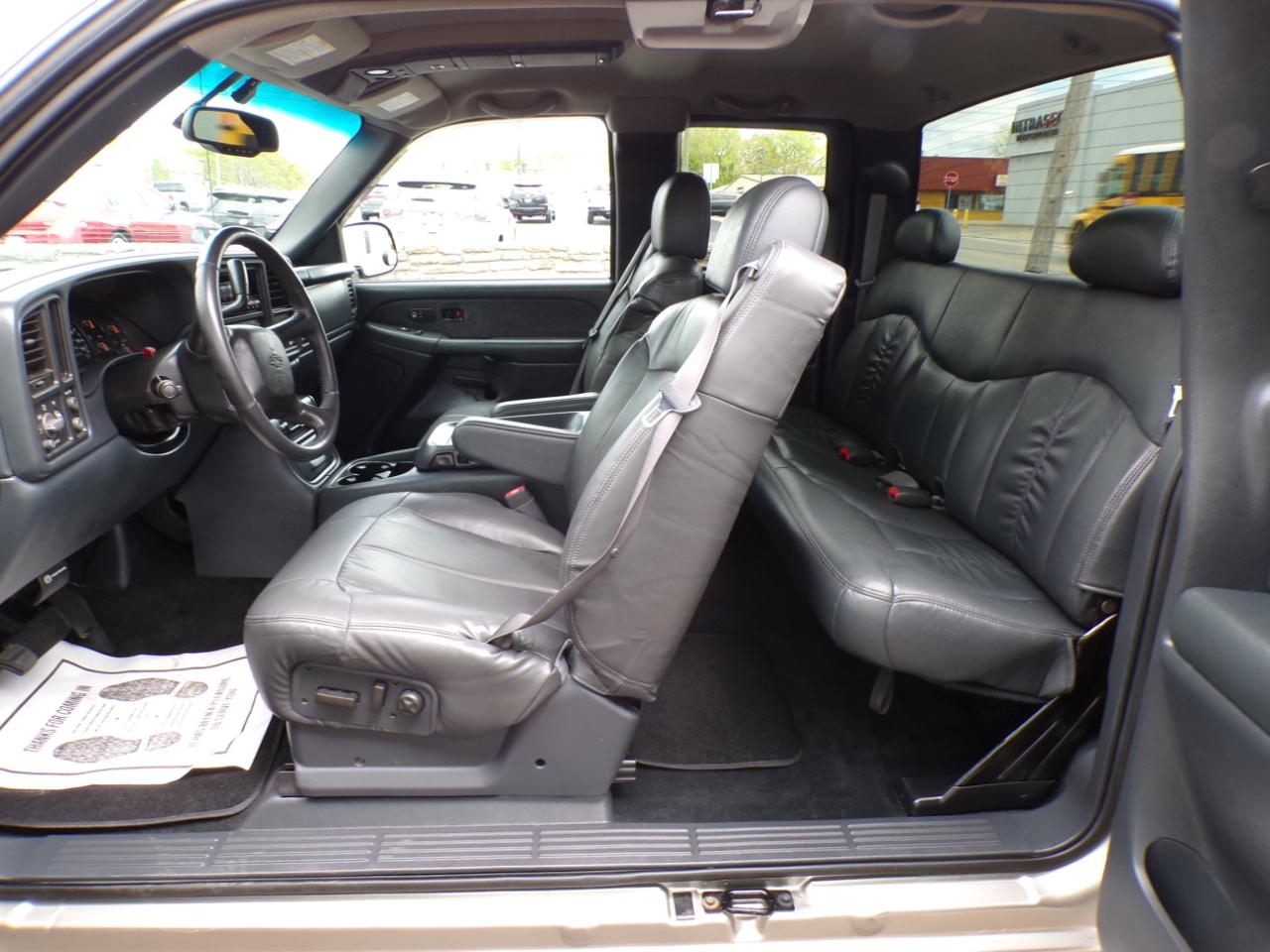 Chevrolet Silverado 1500 Ext Cab 143.5" WB LT 2002