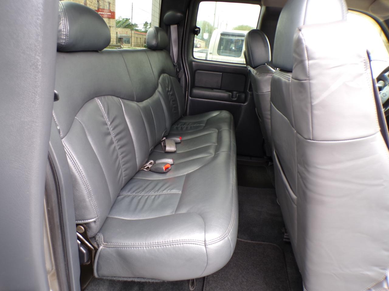Chevrolet Silverado 1500 Ext Cab 143.5" WB LT 2002