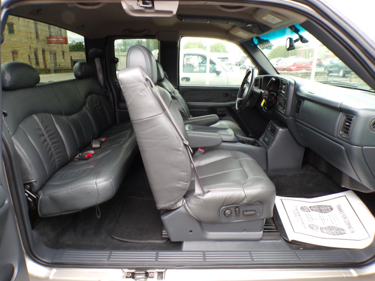 Chevrolet Silverado 1500 Ext Cab 143.5" WB LT 2002