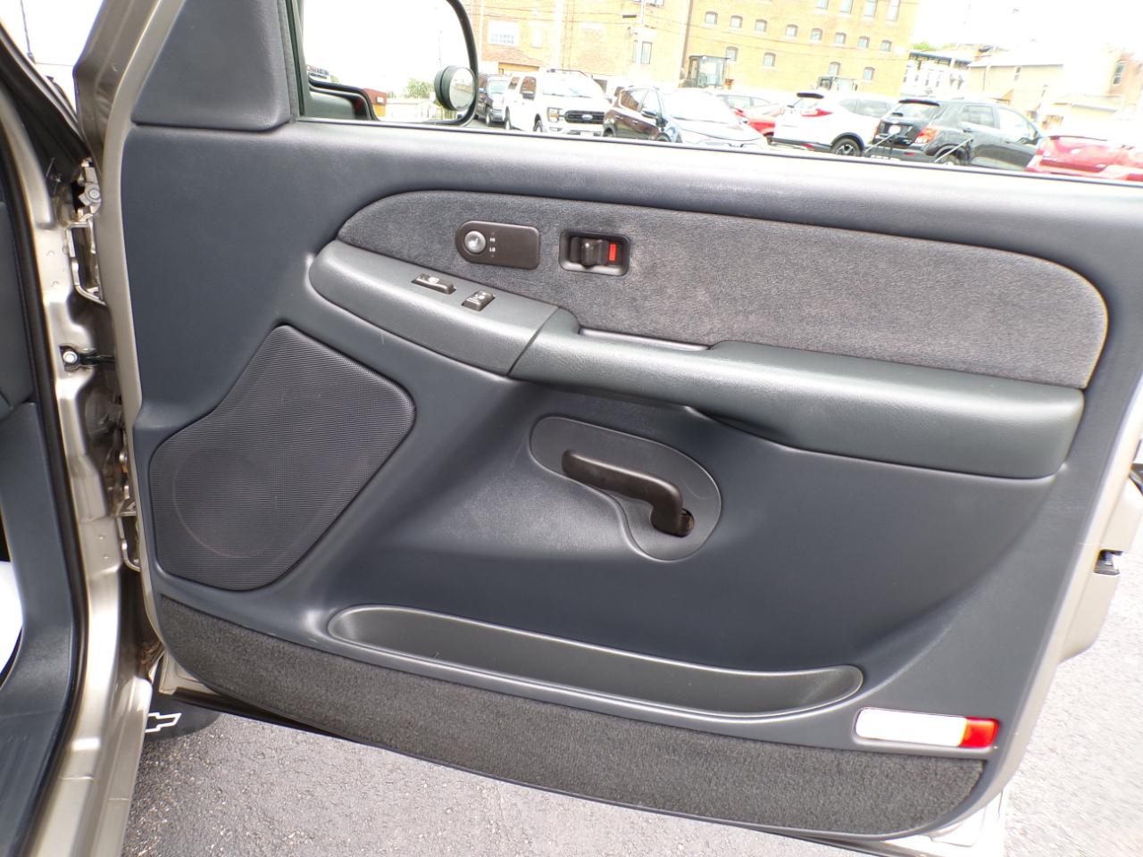 Chevrolet Silverado 1500 Ext Cab 143.5" WB LT 2002